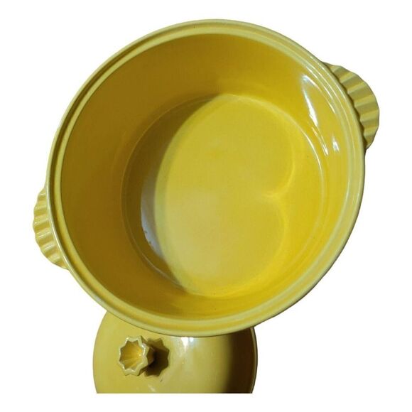 Sunshine Yellow Bakeware 3 Qt. Round Casserole Dish w/Lid Made In The USA - Picture 4 of 5